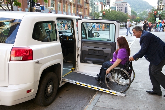 La nouvelle loi sur le taxi garantira-t-elle un service équivalent aux personnes handicapées ?