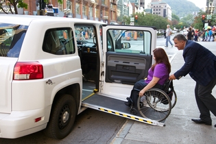 Renouvellement du projet pilote de Kéroul et Taxelco pour le service de taxis adaptés